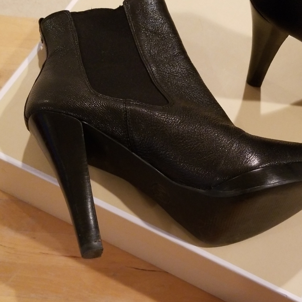 Boots - Picture 3 of 8